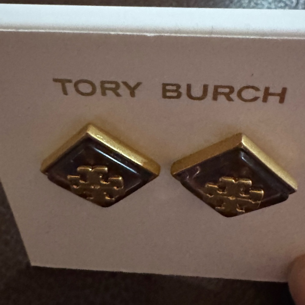 Tory Burch New Gold-Tone Logo Purple Resin Stud Earrings - Picture 5 of 9